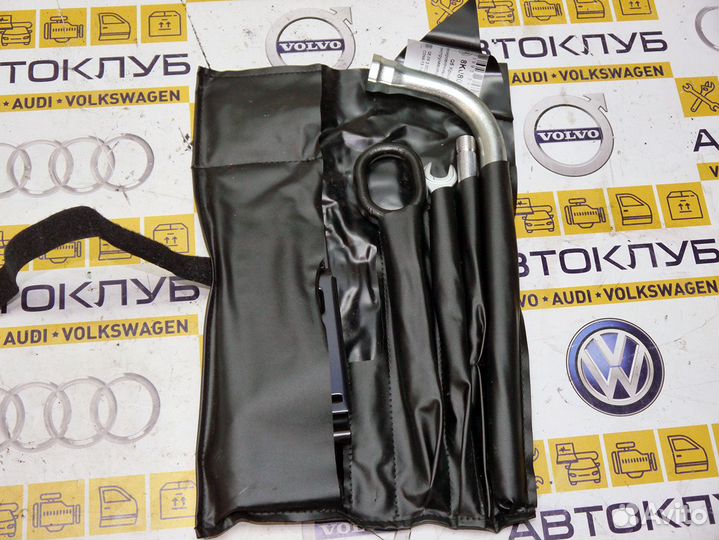 Крюк буксировочный+набор инструментов Ауди Q5