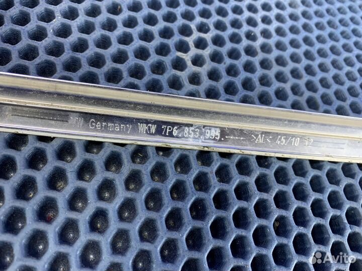 Молдинг хром заднего глухого стекла Touareg NF FL