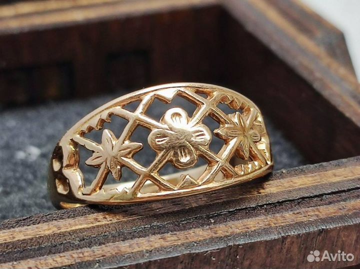 Золотое кольцо 585 пробы массой 1.98 грамма (Р16)