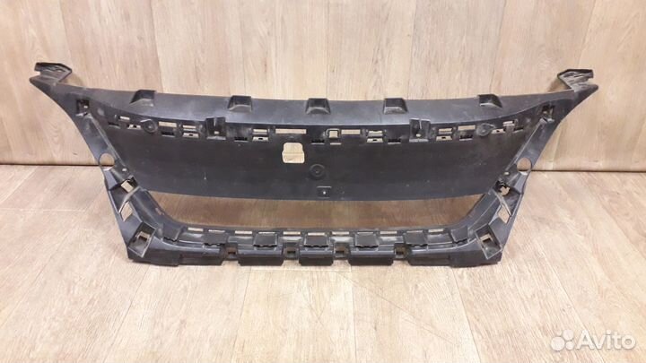 Кронштейн решетки радиатора Peugeot 3008 2020