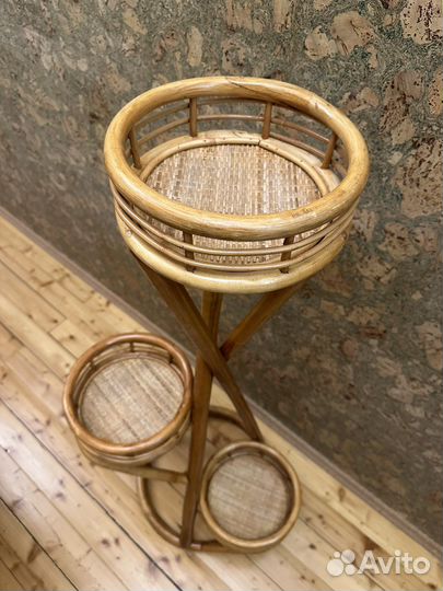 Подставка для цветов из ротанга