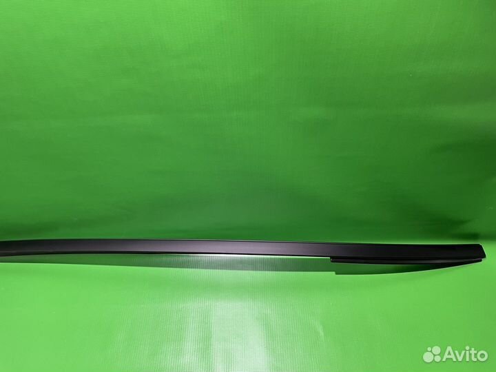 Молдинг лобового стекла правый Toyota LC200