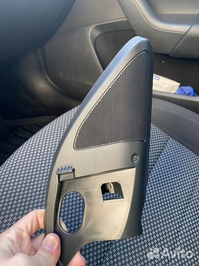 Накладка двери с динамиком передняя R 5E0837974