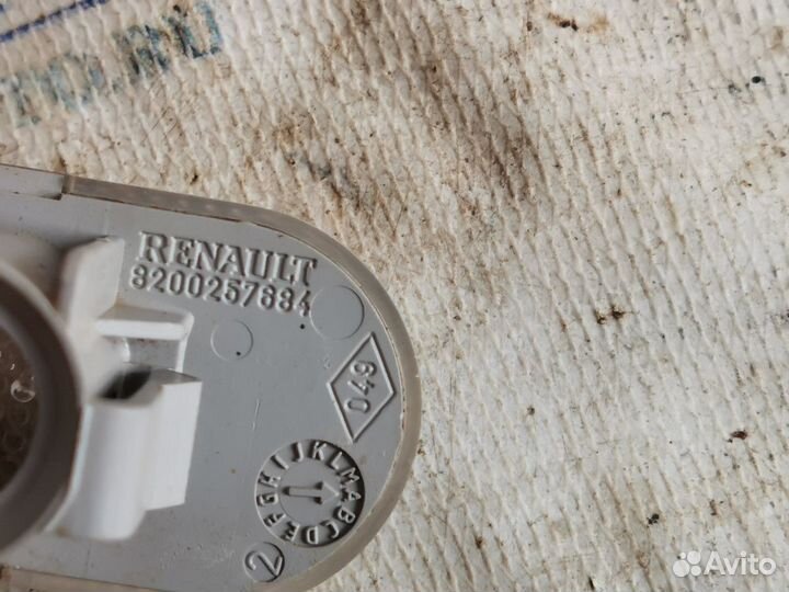 Повторитель в крыло Renault Logan I (2004—2009)