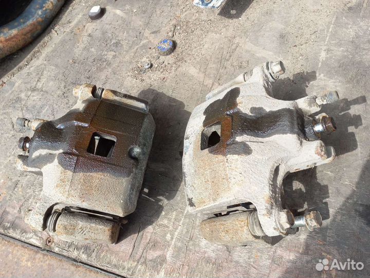 Суппорт передний Мицубиси Аутлэндер 3