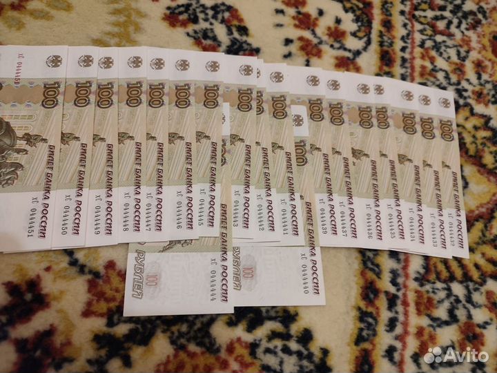 Купюра 100 рублей