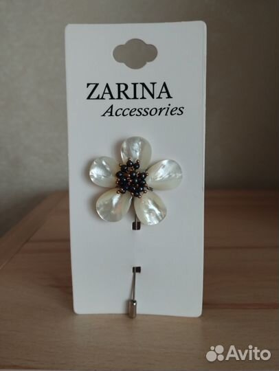 Брошь цветок