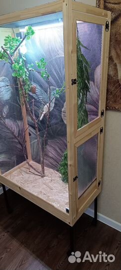 Клетка, террариум, вольер для птиц