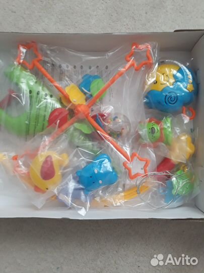 Мобиль для малыша и развивающие игрушки пакетом