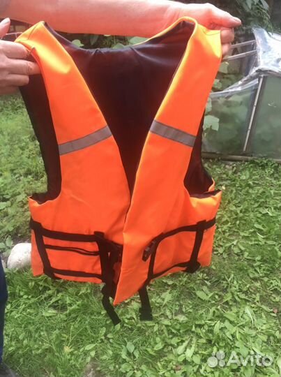 Спасательный жилет