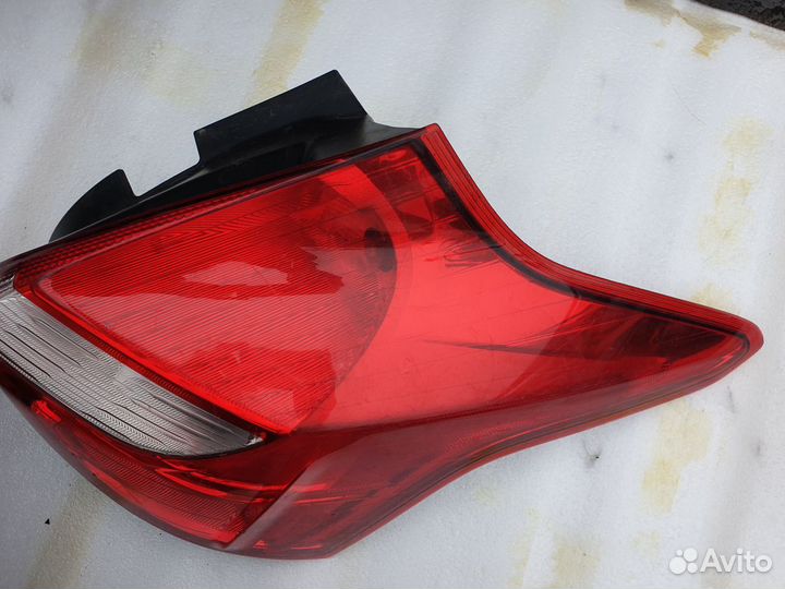 Фонарь правый Ford Focus 3 Фокус 3 хэтчбэк