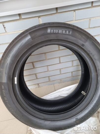 Pirelli P Zero Luxury Saloon 265/50 R19