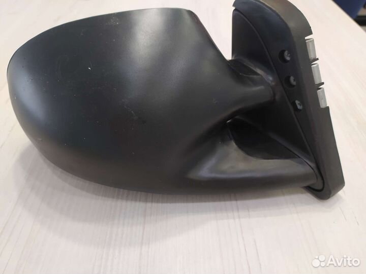 Боковое зеркало