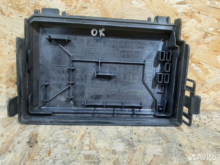 Крышка блока предохранителей Opel Corsa D