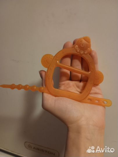 Прорезыватель грызунок на руку силиконовый