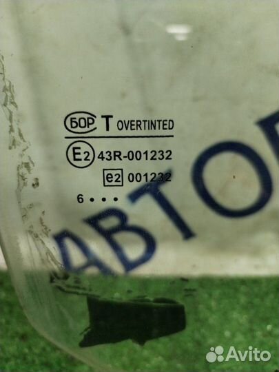 Стекло двери переднее левое Лада Приора