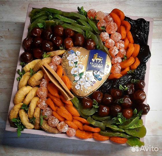 Букет из орехов и сухофруктов