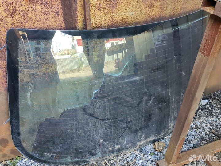 Стекло заднее mercedes w210