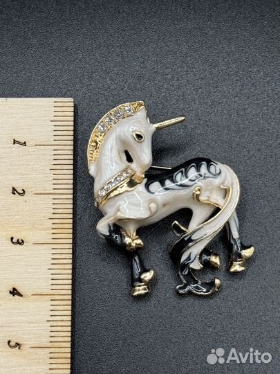 Брошь Единорог