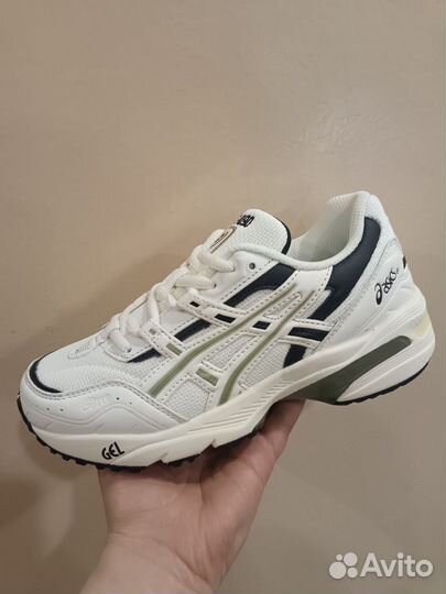Кроссовки asics женские