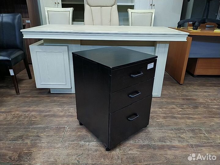 Тумба подкатная 3 ящ. б/у 45х47х68 09487-чрд