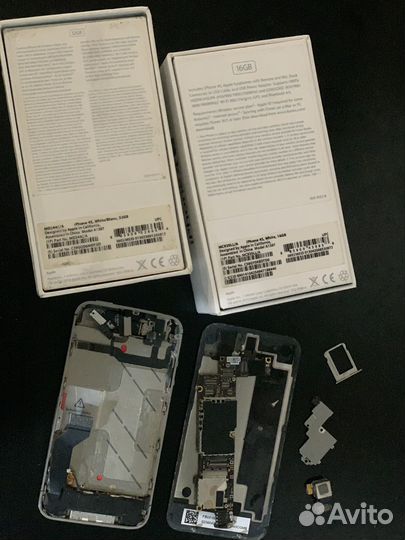 Две коробки для iPhone 4s + запчасти