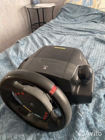 Игровой руль с педалями