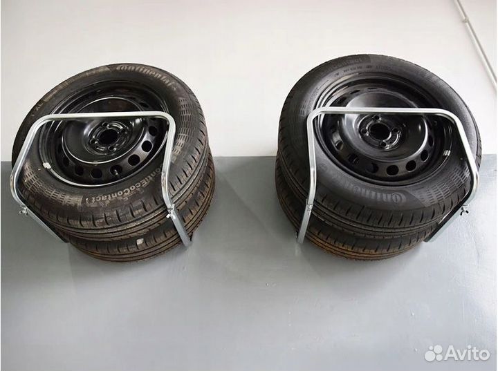 Полка кронштейн для шин настенная в гараж