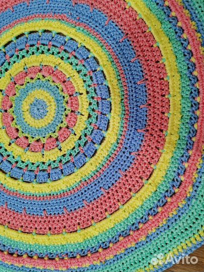 Коврик вязаный