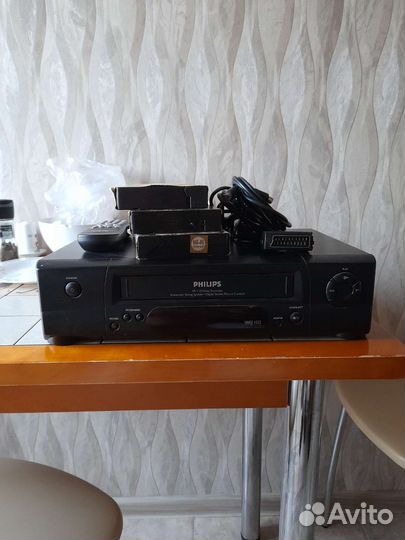 Видеомагнитофон Philips VR-110/58