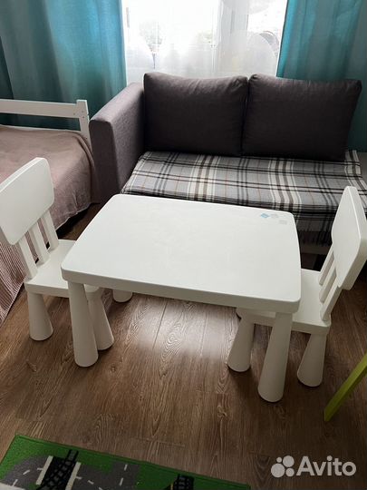 Стол и стулья из IKEA детские