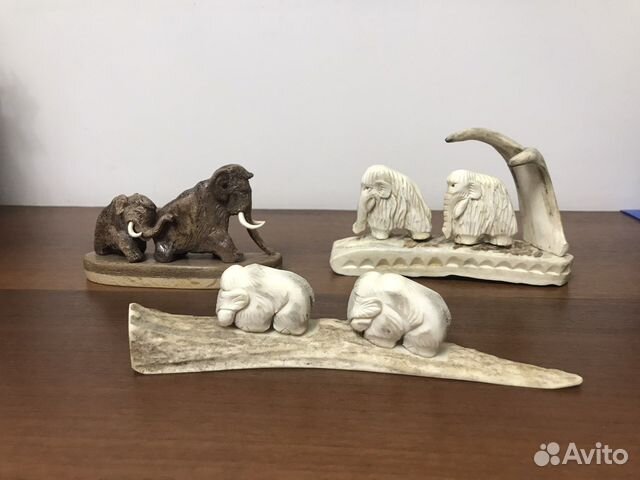 Статуэтка из кости