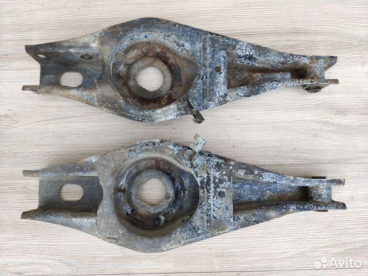 Рычаг поперечный левый правый Peugeot 406