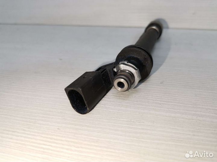 Форсунка топливная верхняя Touareg Audi Q7 3.6 Tsi