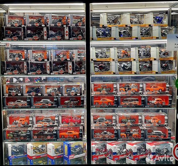 Модель авто Chevrolet и мото Harley Davidson