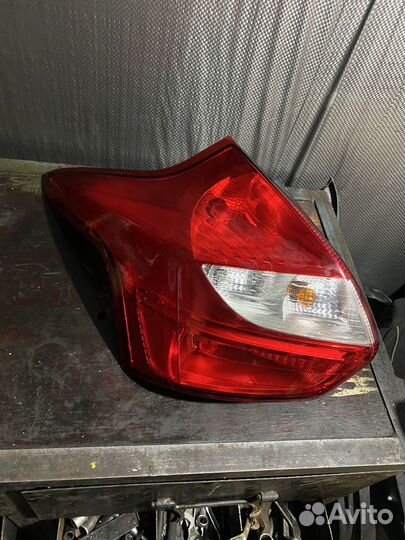 Задний левый фонарь ford focus 3 хетч