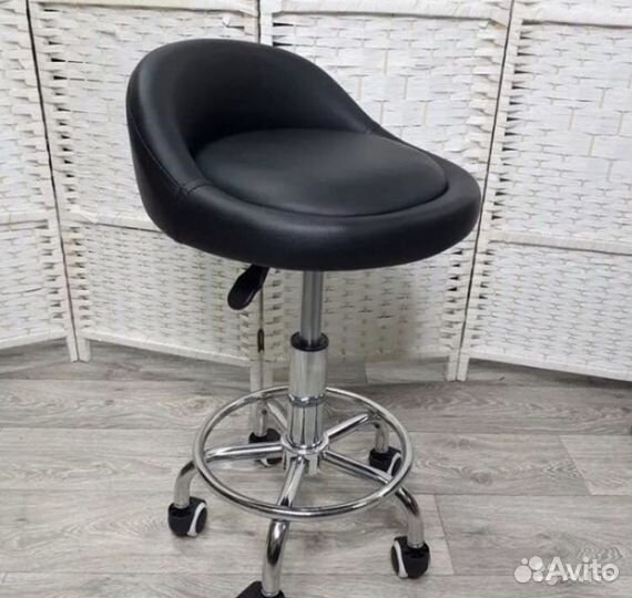 Стул с небольшой спинкой цвет черный новый