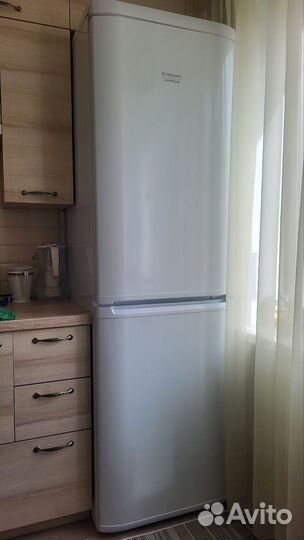 Холодильник бу Аристон