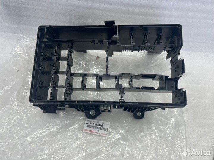 Корпус блока предохранителей средняя часть Toyota