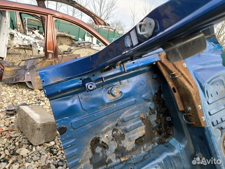 Toyota funcargo порог правый с сапожком стойка