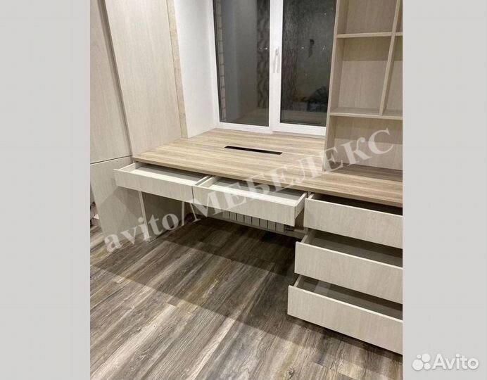 Рабочая зона у окна