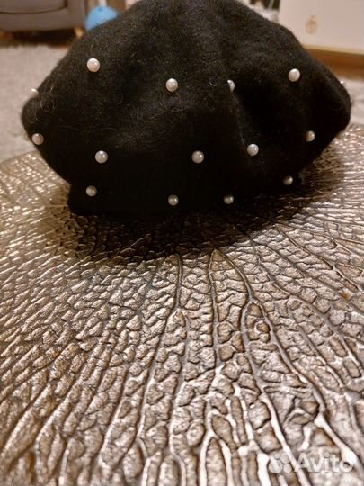 Комплект шапок zara и beneton