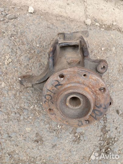 Peugeot 301 кулак поворотный правый