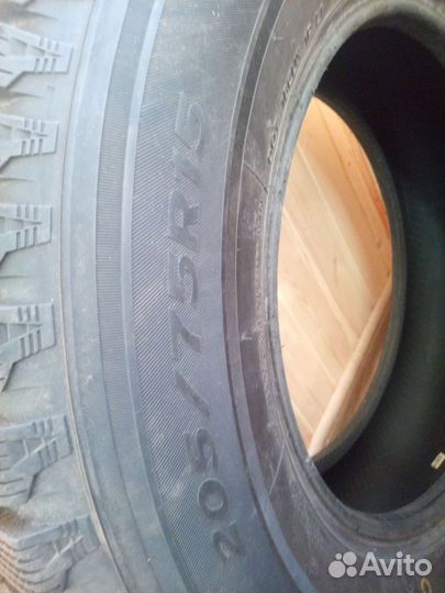 Laufenn I Fit Ice LW 71 205/75 R15