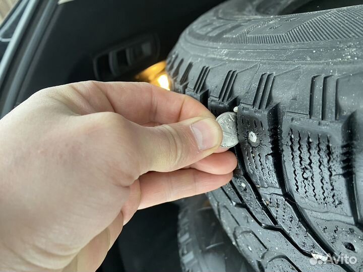 Bridgestone Blizzak Spike-01 235/65 R17 108T