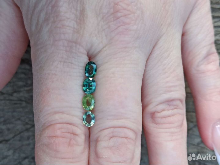 Природные цветные сапфиры