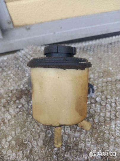 Nissan almera n16- бачок гура