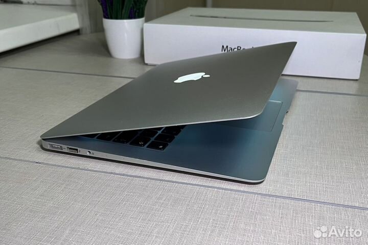 Macbook Air 13 SSD M2, идеальное состояние