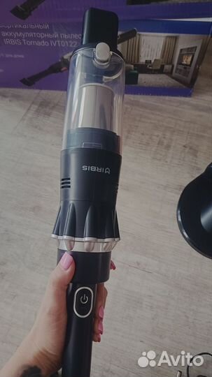 Вертикальный беспроводной пылесос новый