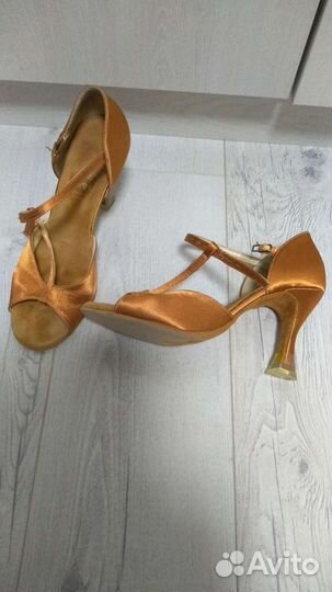 Одежда и обувь для танцев